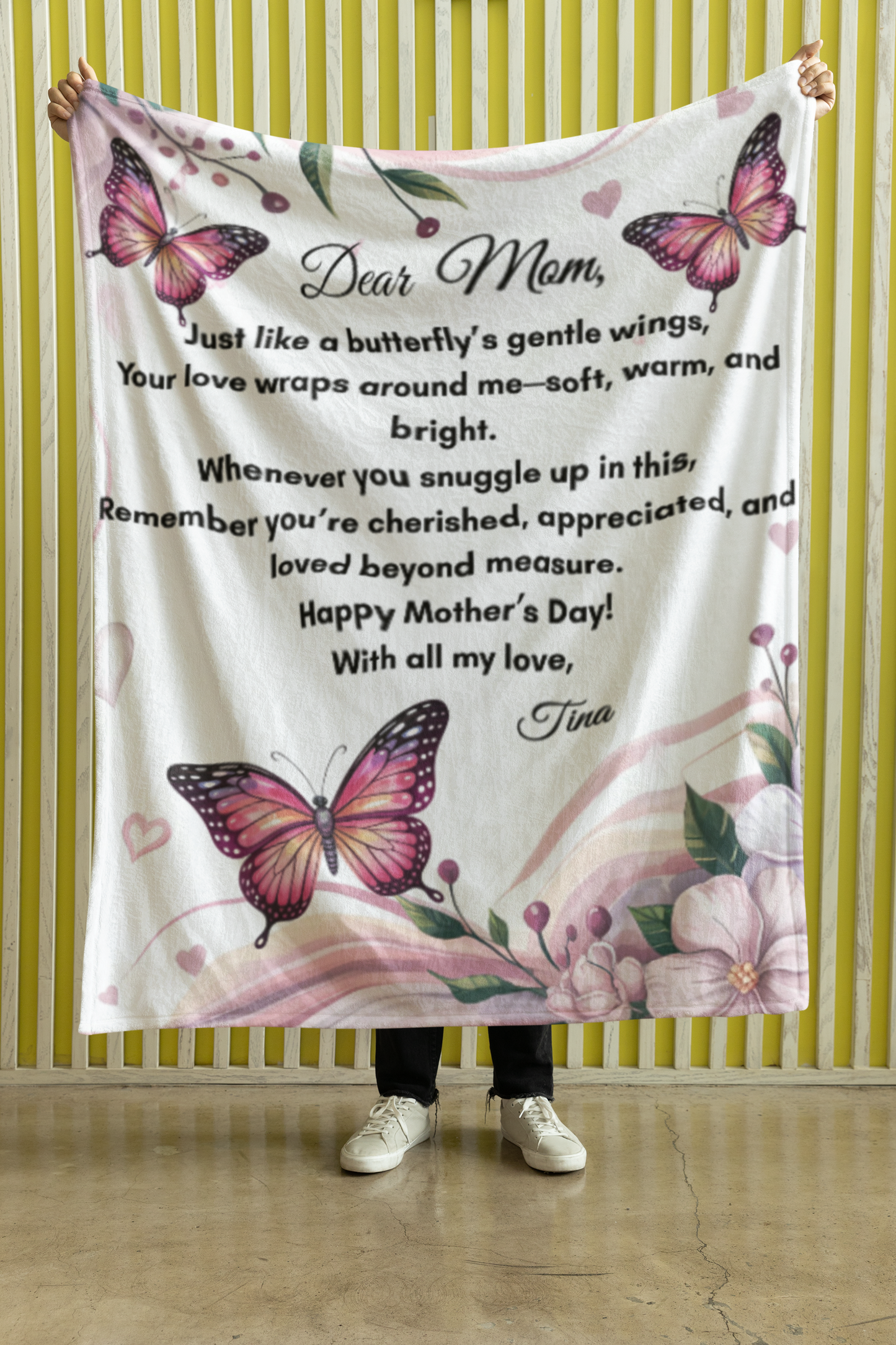 “Dear Mom Personalized Fleece Blanket - A Heartfelt Gift to Show Your Love”