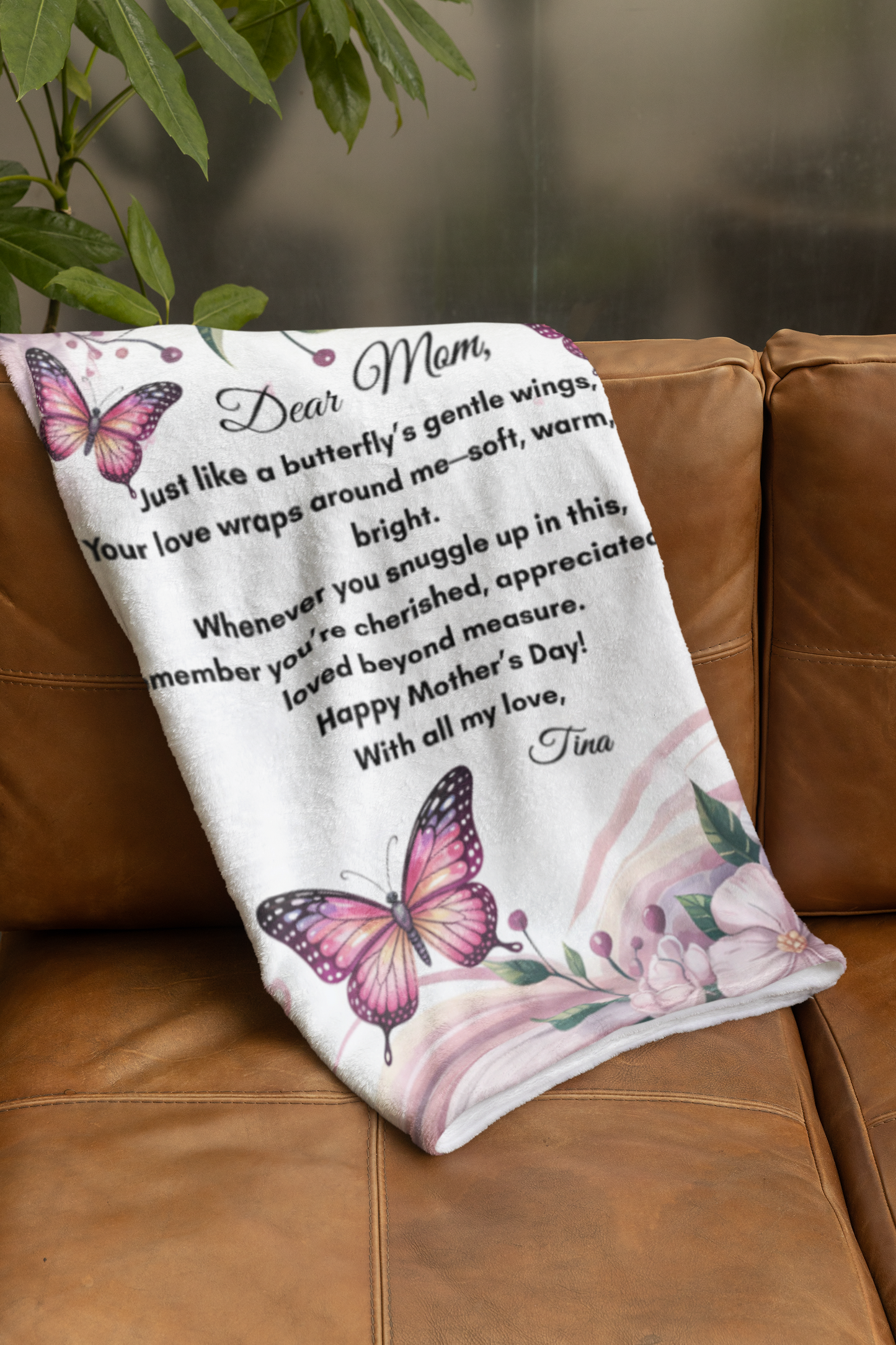 “Dear Mom Personalized Fleece Blanket - A Heartfelt Gift to Show Your Love”
