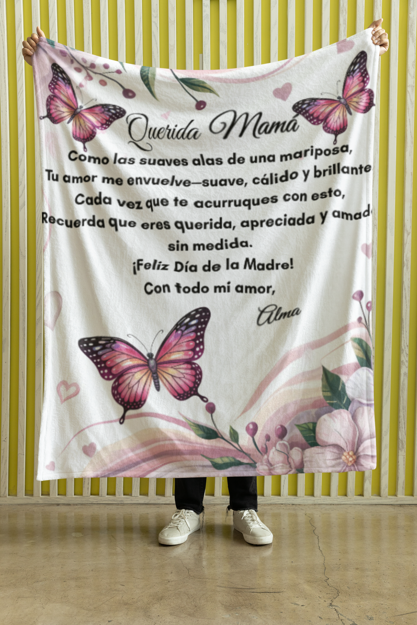 “Dear Mom Personalized Fleece Blanket - A Heartfelt Gift to Show Your Love”